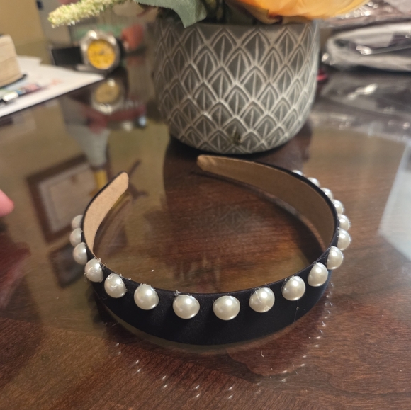 Accessories - Handcrafted Elegant Black Pearl Headband